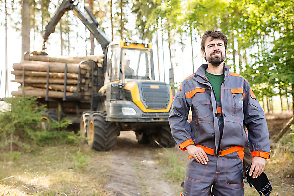 포토 JPG 주간 서양인 외국인 나무 응시 남자 장갑 한명 서기 들기 사람 상반신 성인 야외 앞모습 30대 숲 포크레인 체코 벌목 벌목작업 임업 성인남자한명만 국내포토 자연요소 식물 1 시선 잡화 유럽 산업 뷰포인트 모션 인종 장년 중장비 남자한명만 성인남자만 파일형식