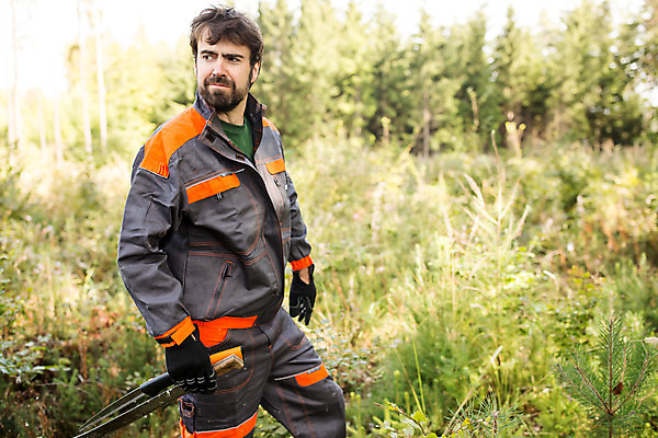 포토 JPG 주간 서양인 외국인 나무 손 응시 남자 장갑 한명 서기 사람 성인 야외 옆모습 30대 나뭇가지 칼 숲 체코 낫 벌목 벌목작업 임업 성인남자한명만 국내포토 자연요소 식물 1 시선 잡화 유럽 산업 뷰포인트 모션 인종 신체부위 장년 남자한명만 성인남자만 파일형식