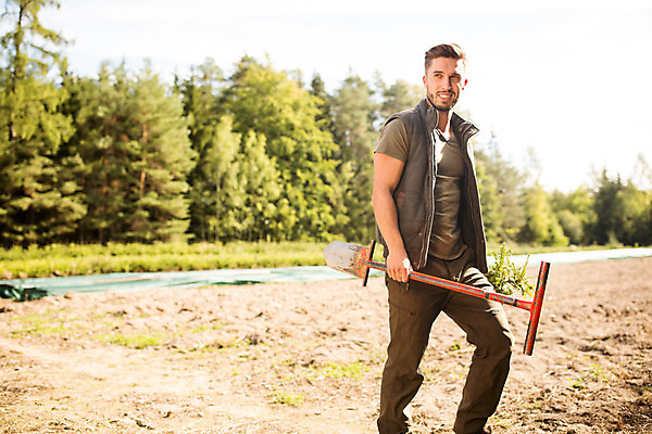포토 JPG 주간 전신 서양인 나무 응시 남자 한명 서기 미소 들기 사람 20대 성인 야외 옆모습 숲 삽 뿌리 체코 벌목 벌목작업 임업 성인남자한명만 국내포토 자연요소 외국인 식물 1 시선 유럽 산업 뷰포인트 모션 표정 청년 남자한명만 성인남자만 파일형식