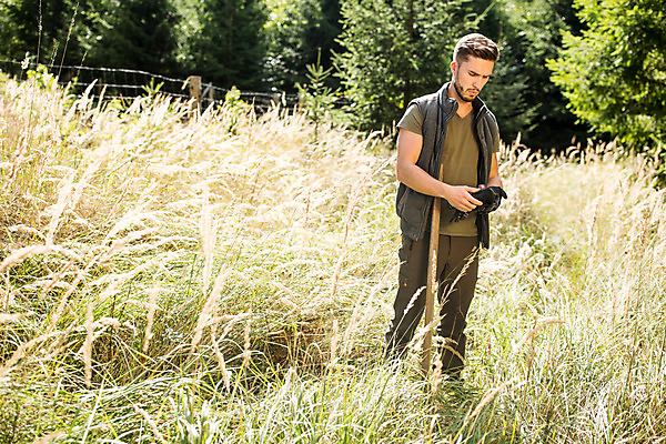 포토 JPG 주간 전신 서양인 나무 남자 장갑 한명 서기 들기 사람 20대 성인 야외 옆모습 숲 삽 체코 벌목 벌목작업 임업 성인남자한명만 국내포토 자연요소 외국인 식물 1 잡화 유럽 산업 뷰포인트 모션 청년 남자한명만 성인남자만 파일형식