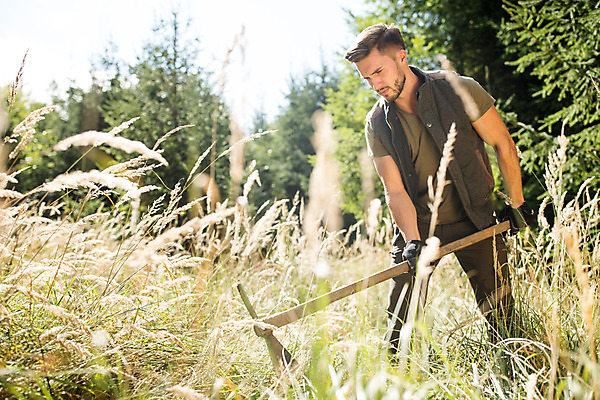 포토 JPG 주간 전신 서양인 나무 응시 남자 한명 서기 들기 사람 20대 성인 야외 옆모습 숲 삽 체코 땅파기 벌목 벌목작업 임업 성인남자한명만 국내포토 자연요소 외국인 식물 1 시선 유럽 산업 뷰포인트 모션 청년 남자한명만 성인남자만 파일형식