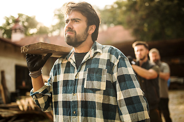 포토 JPG 주간 서양인 나무 응시 남자 40대 중년 장갑 서기 들기 사람 상반신 20대 성인 야외 옆모습 세명 30대 숲 통나무 체코 나무판자 나무조각 벌목 벌목작업 임업 성인남자만 국내포토 자연요소 외국인 식물 시선 잡화 유럽 산업 뷰포인트 모션 청년 목재 장년 남자만 성인만 파일형식