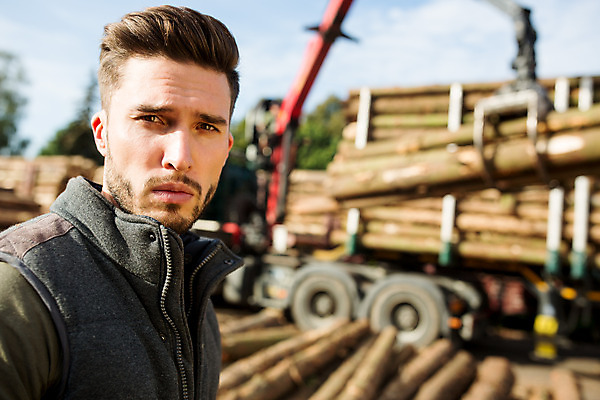 포토 JPG 주간 서양인 나무 응시 남자 한명 서기 사람 상반신 20대 성인 야외 앞모습 숲 포크레인 통나무 체코 벌목 벌목작업 임업 성인남자한명만 국내포토 자연요소 외국인 식물 1 시선 유럽 산업 뷰포인트 모션 청년 중장비 남자한명만 성인남자만 파일형식