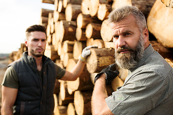 포토 JPG 주간 서양인 나무 응시 남자 40대 중년 장갑 서기 사람 상반신 20대 성인 야외 두명 옆모습 검지손가락 가리킴 숲 통나무 체코 벌목 벌목작업 임업 성인남자만 국내포토 자연요소 외국인 식물 시선 잡화 유럽 산업 뷰포인트 손가락 모션 손짓 청년 남자만 성인만 파일형식