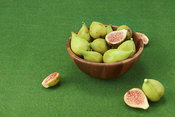 포토 JPG 스튜디오촬영 과일 자연 단면 실내 누끼 사람없음 농작물 여러개 신선 오브젝트 유기농 무화과 나무그릇 안티에이징 초록배경 변비예방 청무화과 국내포토 그릇 웰빙 다수 백그라운드 농업 내부 목재 초록색 생태계 예방 변비 파일형식