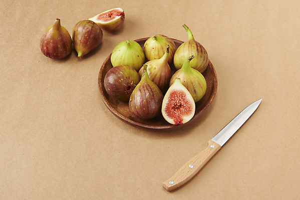 포토 JPG 스튜디오촬영 과일 자연 단면 실내 누끼 사람없음 농작물 여러개 신선 나이프 오브젝트 유기농 무화과 나무접시 안티에이징 베이지색배경 변비예방 청무화과 국내포토 식기 접시 웰빙 다수 백그라운드 농업 내부 칼 생태계 예방 베이지색 변비 파일형식