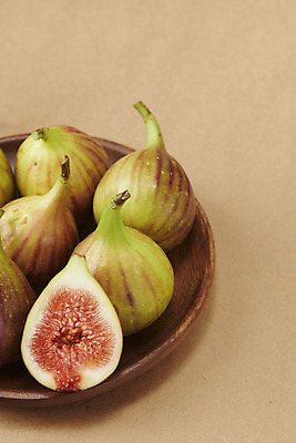 포토 JPG 스튜디오촬영 과일 자연 단면 실내 누끼 사람없음 농작물 여러개 신선 오브젝트 유기농 무화과 나무접시 안티에이징 베이지색배경 변비예방 청무화과 국내포토 접시 웰빙 다수 백그라운드 농업 내부 생태계 예방 베이지색 변비 파일형식