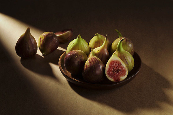 포토 JPG 스튜디오촬영 과일 자연 단면 실내 누끼 사람없음 빛 농작물 어둠 여러개 신선 오브젝트 유기농 무화과 나무접시 안티에이징 갈색배경 변비예방 청무화과 국내포토 접시 웰빙 다수 백그라운드 농업 내부 갈색 생태계 예방 변비 파일형식