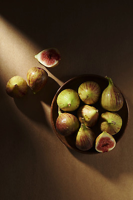 포토 JPG 스튜디오촬영 과일 자연 단면 실내 누끼 사람없음 빛 농작물 하이앵글 어둠 여러개 신선 오브젝트 유기농 무화과 나무접시 안티에이징 플랫레이 갈색배경 변비예방 청무화과 국내포토 접시 웰빙 뷰포인트 다수 백그라운드 농업 내부 갈색 플랫 생태계 예방 변비 파일형식