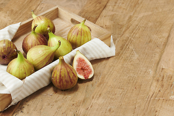 포토 JPG 스튜디오촬영 과일 자연 단면 실내 누끼 사람없음 농작물 여러개 식탁보 신선 오브젝트 유기농 무화과 나무쟁반 안티에이징 변비예방 청무화과 나무배경 국내포토 웰빙 다수 백그라운드 농업 쟁반 내부 목재 생태계 예방 변비 파일형식