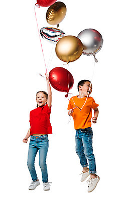 포토 JPG 스튜디오촬영 전신 서양인 외국인 백인 여자 남자 문화 어린이 실내 누끼 사람 동양인 소녀 소년 두명 앞모습 친구 컬러풀 글로벌 점프 즐거움 흰배경 지구촌 풍선 국내포토 감정 뷰포인트 컬러 백그라운드 관계 모션 인종 내부 흰색 파일형식