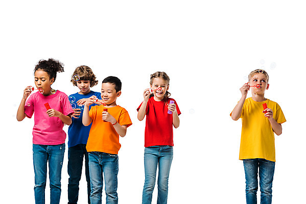 포토 JPG 스튜디오촬영 서양인 외국인 백인 여자 남자 문화 어린이 흑인 실내 누끼 사람 동양인 소녀 소년 여러명 상반신 앞모습 10대 친구 컬러풀 글로벌 비눗방울 즐거움 흰배경 지구촌 비눗방울놀이 어린이만 국내포토 감정 뷰포인트 컬러 다수 백그라운드 관계 청소년 놀이 인종 내부 흰색 파일형식