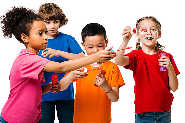 포토 JPG 스튜디오촬영 서양인 외국인 백인 여자 남자 문화 어린이 흑인 실내 누끼 사람 동양인 소녀 소년 여러명 상반신 앞모습 옆모습 10대 친구 컬러풀 글로벌 비눗방울 즐거움 흰배경 지구촌 비눗방울놀이 어린이만 국내포토 감정 뷰포인트 컬러 다수 백그라운드 관계 청소년 놀이 인종 내부 흰색 파일형식