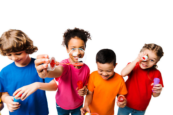 포토 JPG 스튜디오촬영 서양인 외국인 백인 여자 남자 문화 어린이 흑인 실내 누끼 사람 동양인 소녀 소년 여러명 상반신 앞모습 10대 친구 하이앵글 컬러풀 글로벌 비눗방울 즐거움 흰배경 지구촌 비눗방울놀이 어린이만 국내포토 감정 뷰포인트 컬러 다수 백그라운드 관계 청소년 놀이 인종 내부 흰색 파일형식