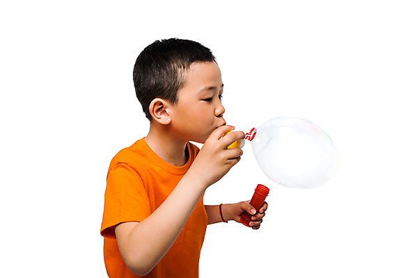 포토 JPG 스튜디오촬영 외국인 남자 문화 어린이 실내 한명 서기 누끼 사람 동양인 소년 상반신 옆모습 글로벌 주황색 비눗방울 즐거움 흰배경 지구촌 비눗방울놀이 소년한명만 국내포토 1 감정 뷰포인트 컬러 백그라운드 모션 놀이 인종 내부 흰색 남자한명만 소년만 파일형식