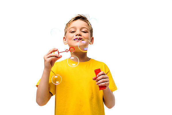 포토 JPG 스튜디오촬영 서양인 외국인 백인 남자 문화 어린이 실내 한명 서기 누끼 사람 소년 상반신 앞모습 글로벌 노란색 비눗방울 즐거움 흰배경 지구촌 비눗방울놀이 소년한명만 국내포토 1 감정 뷰포인트 컬러 백그라운드 모션 놀이 인종 내부 흰색 남자한명만 소년만 파일형식