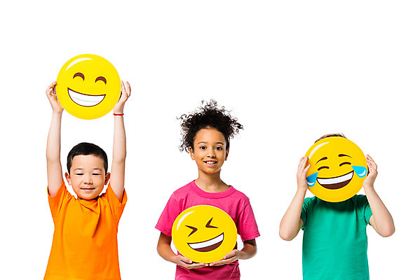 포토 JPG 스튜디오촬영 서양인 외국인 백인 배너 여자 남자 문화 어린이 흑인 실내 표정 서기 들기 누끼 사람 동양인 소녀 소년 상반신 앞모습 10대 세명 친구 컬러풀 글로벌 즐거움 흰배경 지구촌 이모티콘 어린이만 국내포토 감정 뷰포인트 컬러 백그라운드 관계 모션 청소년 인종 내부 흰색 파일형식