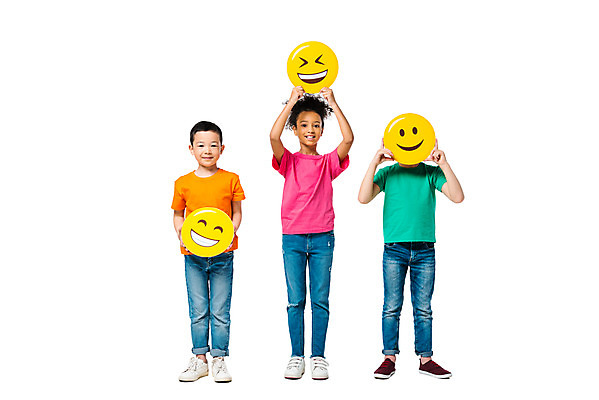 포토 JPG 스튜디오촬영 전신 서양인 외국인 백인 배너 여자 남자 문화 어린이 흑인 실내 표정 서기 들기 누끼 사람 동양인 소녀 소년 앞모습 10대 세명 친구 컬러풀 글로벌 즐거움 흰배경 지구촌 이모티콘 어린이만 국내포토 감정 뷰포인트 컬러 백그라운드 관계 모션 청소년 인종 내부 흰색 파일형식