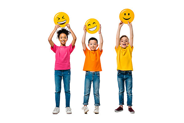 포토 JPG 스튜디오촬영 전신 서양인 외국인 백인 배너 여자 남자 문화 어린이 흑인 실내 표정 서기 들기 누끼 사람 동양인 소녀 소년 앞모습 10대 세명 친구 컬러풀 글로벌 즐거움 흰배경 지구촌 이모티콘 어린이만 국내포토 감정 뷰포인트 컬러 백그라운드 관계 모션 청소년 인종 내부 흰색 파일형식