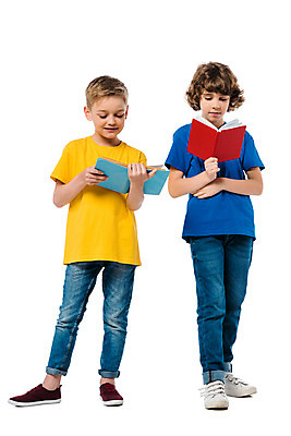 포토 JPG 스튜디오촬영 전신 서양인 외국인 백인 남자 문화 어린이 실내 서기 누끼 사람 동양인 소년 두명 앞모습 10대 책 친구 컬러풀 글로벌 즐거움 흰배경 지구촌 소년만 국내포토 감정 뷰포인트 컬러 백그라운드 관계 모션 청소년 인종 내부 흰색 남자만 어린이만 파일형식