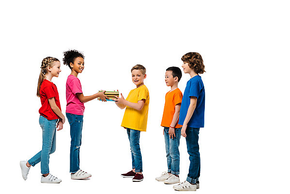 포토 JPG 스튜디오촬영 전신 서양인 외국인 백인 여자 남자 문화 어린이 흑인 실내 서기 누끼 사람 동양인 소녀 소년 여러명 옆모습 10대 책 친구 컬러풀 글로벌 즐거움 흰배경 지구촌 어린이만 국내포토 감정 뷰포인트 컬러 다수 백그라운드 관계 모션 청소년 인종 내부 흰색 파일형식