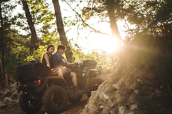 포토 JPG 주간 전신 응시 여자 남자 사람 앉기 성인 야외 두명 옆모습 여름 30대 레포츠 청춘 한국인 승차 익스트림스포츠 4륜바이크 인제군 성인만 액티비티 국내포토 자연요소 시선 계절 스포츠 뷰포인트 컨셉 모션 레저 동양인 장년 바이크 강원도 파일형식