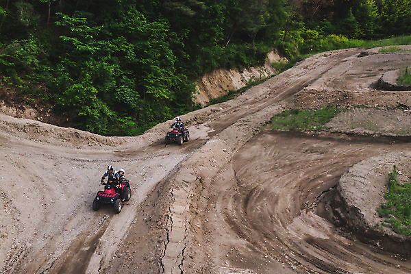 포토 JPG 주간 전신 여자 남자 사람 앉기 여러명 20대 성인 야외 앞모습 옆모습 여름 30대 레포츠 청춘 하이앵글 한국인 헬멧 익스트림스포츠 항공촬영 4륜바이크 인제군 성인만 액티비티 국내포토 자연요소 계절 스포츠 뷰포인트 다수 컨셉 모션 레저 동양인 청년 장년 바이크 보호장비 강원도 파일형식