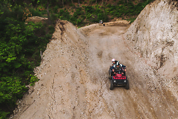 포토 JPG 주간 전신 여자 남자 미소 사람 앉기 여러명 20대 성인 야외 앞모습 옆모습 여름 30대 레포츠 청춘 하이앵글 한국인 헬멧 익스트림스포츠 항공촬영 4륜바이크 인제군 성인만 액티비티 국내포토 자연요소 계절 스포츠 뷰포인트 다수 컨셉 모션 레저 표정 동양인 청년 장년 바이크 보호장비 강원도 파일형식