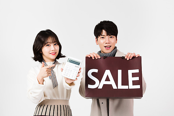 포토 JPG 스튜디오촬영 커플 여자 남자 겨울 데이트 실내 서기 미소 누끼 상반신 20대 성인 두명 앞모습 옆모습 쇼핑 쇼핑백 세일 한국인 계산기 흰색 가리킴 흰배경 성인만 국내포토 계절 뷰포인트 컬러 백그라운드 가방 관계 모션 문구용품 표정 사람 동양인 손짓 청년 내부 장비 파일형식