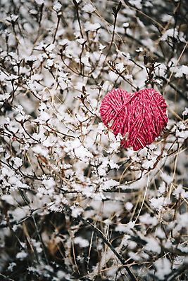 포토 JPG 주간 나무 겨울 사랑 사람없음 야외 하트 눈 즐거움 오브젝트 겨울풍경 국내포토 자연요소 모양 식물 계절 감정 날씨 풍경 파일형식