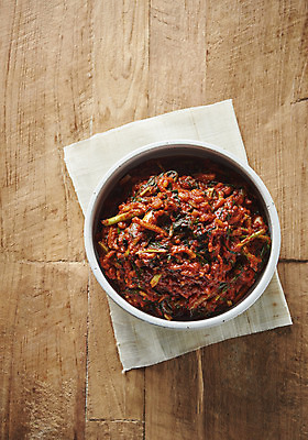 포토 JPG 스튜디오촬영 한식 김치 실내 누끼 사람없음 하이앵글 전통음식 오브젝트 발효 김장 발효음식 김장재료 플랫레이 갈색배경 김치속 나무배경 국내포토 전통 음식 뷰포인트 백그라운드 식재료 내부 갈색 플랫 파일형식