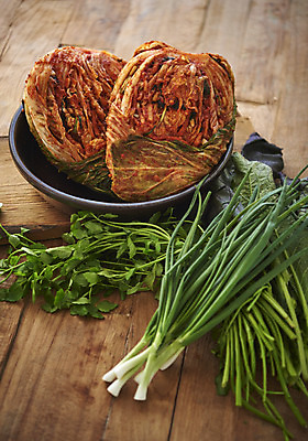 포토 JPG 스튜디오촬영 한식 김치 실내 누끼 사람없음 전통음식 오브젝트 발효 김장 발효음식 김장재료 포기김치 갈색배경 나무배경 국내포토 전통 음식 백그라운드 식재료 내부 갈색 파일형식