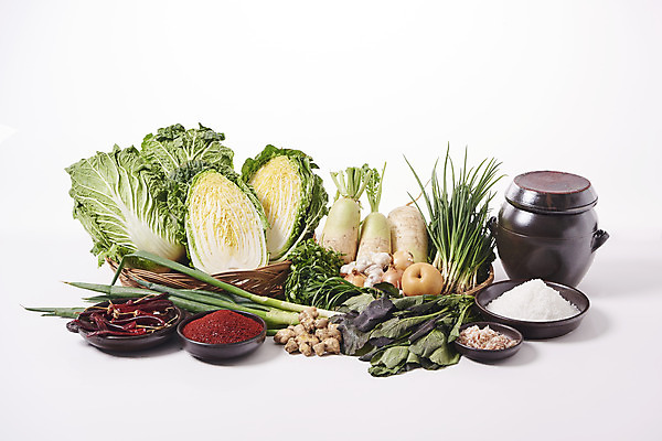 포토 JPG 스튜디오촬영 한식 양파 단면 김치 실내 마늘 누끼 사람없음 전통음식 항아리 배 무 오브젝트 배추 흰배경 소금 부추 김장 파 시금치 생강 미나리 고춧가루 김장재료 말린고추 새우젓 국내포토 전통 음식 백그라운드 채소 과일 식재료 고추 뿌리채소 내부 흰색 도자기 가루 젓갈 파일형식