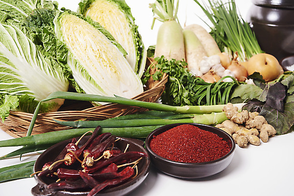 포토 JPG 스튜디오촬영 한식 양파 단면 김치 실내 마늘 누끼 사람없음 전통음식 항아리 배 무 오브젝트 배추 흰배경 소금 부추 김장 파 시금치 생강 미나리 고춧가루 김장재료 말린고추 새우젓 국내포토 전통 음식 백그라운드 채소 과일 식재료 고추 뿌리채소 내부 흰색 도자기 가루 젓갈 파일형식