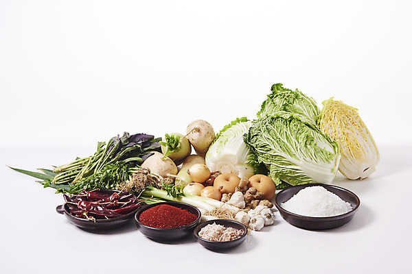 포토 JPG 스튜디오촬영 한식 양파 단면 김치 실내 마늘 누끼 사람없음 전통음식 배 무 오브젝트 배추 흰배경 소금 부추 김장 파 시금치 생강 미나리 고춧가루 김장재료 말린고추 새우젓 국내포토 전통 음식 백그라운드 채소 과일 식재료 고추 뿌리채소 내부 흰색 가루 젓갈 파일형식