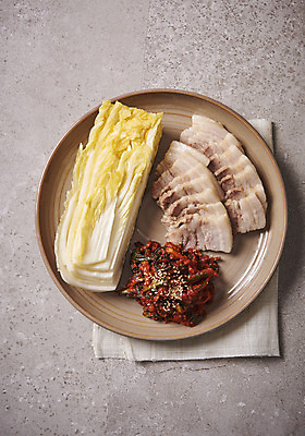 포토 JPG 스튜디오촬영 한식 회색배경 김치 실내 누끼 사람없음 하이앵글 전통음식 오브젝트 배추 발효 김장 발효음식 수육 플랫레이 김치속 국내포토 전통 음식 뷰포인트 백그라운드 채소 내부 회색 플랫 파일형식