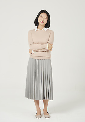 포토 JPG 스튜디오촬영 전신 여자 행복 엄마 실내 한명 서기 미소 누끼 성인 앞모습 30대 한국인 흰배경 주부 성인여자한명만 국내포토 1 감정 뷰포인트 백그라운드 가족 모션 표정 사람 동양인 내부 장년 흰색 여자한명만 성인여자만 파일형식