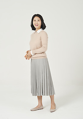 포토 JPG 스튜디오촬영 전신 여자 행복 엄마 실내 한명 서기 미소 누끼 성인 옆모습 30대 한국인 흰배경 주부 성인여자한명만 국내포토 1 감정 뷰포인트 백그라운드 가족 모션 표정 사람 동양인 내부 장년 흰색 여자한명만 성인여자만 파일형식