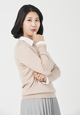 포토 JPG 스튜디오촬영 여자 생각 엄마 실내 한명 서기 미소 누끼 상반신 성인 옆모습 30대 한국인 고민 흰배경 주부 성인여자한명만 국내포토 1 감정 뷰포인트 백그라운드 가족 모션 표정 사람 동양인 내부 장년 흰색 여자한명만 성인여자만 파일형식