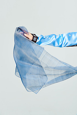 포토 JPG 스튜디오촬영 전통 여자 명절 문화 예술 실내 한명 들기 누끼 근접촬영 20대 성인 신체부위 파란색 설날 추석 공연 한국인 춤 잡기 전통의상 한복 천 흰배경 전통무용 팔 한국무용 성인여자한명만 국내포토 1 한국전통 기념일 뷰포인트 컬러 백그라운드 모션 문화예술 사람 동양인 이벤트 청년 내부 흰색 직물 여자한명만 성인여자만 파일형식