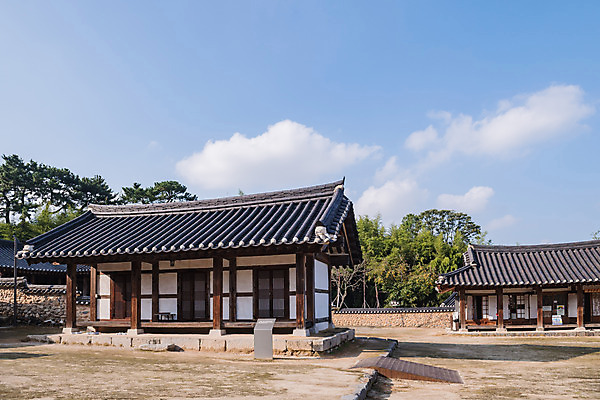 포토 JPG 주간 구름 한국전통 여행 유적지 하늘 한옥 풍경 사람없음 야외 관광지 세계문화유산 문화재 가을 역사 한국사 논산 돈암서원 거경재 경회당 국내포토 자연요소 전통 계절 고건축 한국 충청남도 서원 파일형식