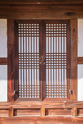 포토 JPG 주간 한국전통 여행 유적지 한옥 풍경 사람없음 야외 관광지 세계문화유산 문화재 가을 역사 한국사 창호문 논산 돈암서원 국내포토 자연요소 전통 계절 고건축 한국 문 충청남도 서원 파일형식