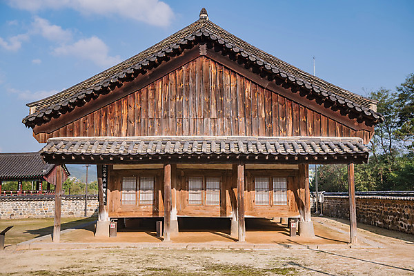 포토 JPG 주간 한국전통 여행 유적지 한옥 풍경 사람없음 야외 목재 관광지 세계문화유산 문화재 가을 역사 한국사 논산 돈암서원 응도당 국내포토 자연요소 나무 전통 계절 고건축 재료 한국 충청남도 서원 파일형식