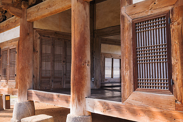 포토 JPG 주간 한국전통 여행 유적지 한옥 풍경 사람없음 야외 목재 관광지 세계문화유산 문화재 가을 역사 한국사 논산 돈암서원 응도당 국내포토 자연요소 나무 전통 계절 고건축 재료 한국 충청남도 서원 파일형식