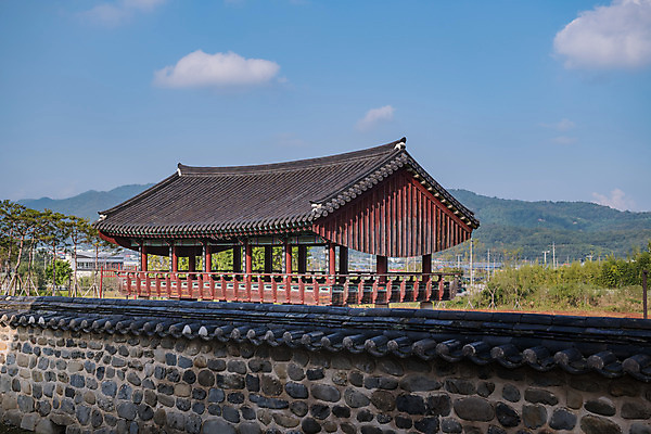 포토 JPG 주간 구름 한국전통 여행 유적지 하늘 한옥 풍경 사람없음 야외 관광지 담장 세계문화유산 문화재 가을 역사 한국사 논산 돈암서원 산앙루 국내포토 자연요소 전통 계절 고건축 한국 충청남도 서원 파일형식