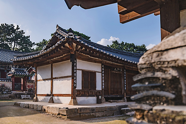 포토 JPG 주간 한국전통 여행 유적지 한옥 풍경 사람없음 야외 아웃포커스 관광지 세계문화유산 문화재 가을 역사 한국사 논산 내삼문 돈암서원 양성당 국내포토 자연요소 전통 계절 고건축 한국 촬영기법 충청남도 전통문 서원 파일형식