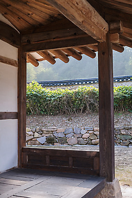 포토 JPG 주간 한국전통 여행 유적지 한옥 풍경 사람없음 야외 관광지 세계문화유산 문화재 가을 역사 한국사 나무기둥 논산 돈암서원 정회당 국내포토 자연요소 전통 계절 고건축 한국 충청남도 서원 파일형식