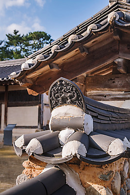 포토 JPG 주간 한국전통 여행 유적지 한옥 기와 풍경 사람없음 야외 관광지 세계문화유산 문화재 가을 역사 한국사 논산 돈암서원 망와 국내포토 자연요소 전통 계절 고건축 한국 충청남도 서원 파일형식