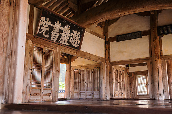 포토 JPG 주간 한국전통 여행 유적지 한옥 풍경 사람없음 야외 관광지 세계문화유산 문화재 가을 역사 한국사 논산 현판 돈암서원 응도당 국내포토 자연요소 전통 계절 고건축 한국 충청남도 서원 파일형식