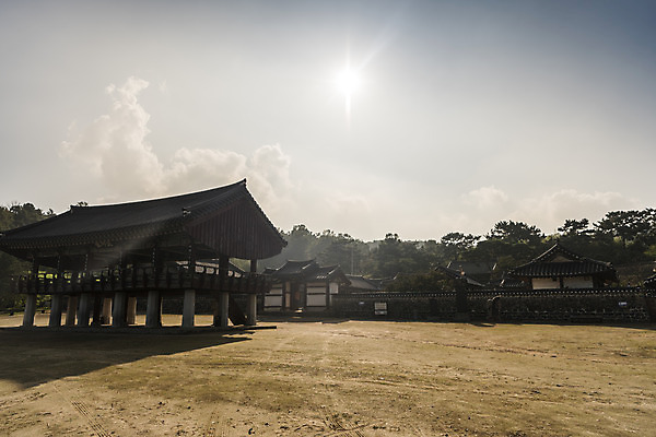 포토 JPG 주간 한국전통 여행 유적지 하늘 한옥 풍경 사람없음 야외 관광지 햇빛 세계문화유산 문화재 가을 역사 한국사 논산 돈암서원 국내포토 자연요소 전통 계절 고건축 한국 태양 충청남도 서원 파일형식